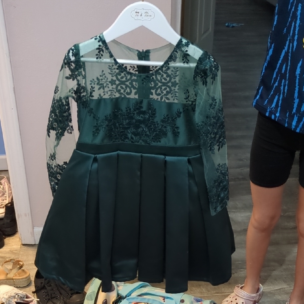 Elegant Green Lace Dress
